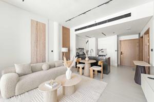Luxury Burj-View in Business Bay with pool and gym