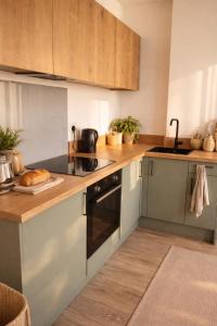 Stylish Seaview Apartments - Modern Retreat