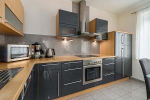 Funkcjonalny Apartament Blisko Plaży z Balkonem w Międzyzdrojach by Noclegi Renters