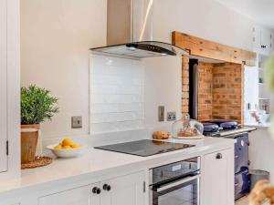 3 Bed in Kingsbridge oc-court