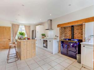 3 Bed in Kingsbridge oc-court
