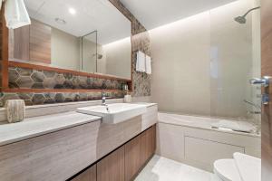 Luxury 1-Bed with Burj Khalifa Views in Downtown