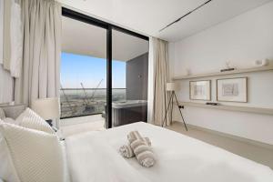 Stylish 1BR with Private Jacuzzi in Business Bay