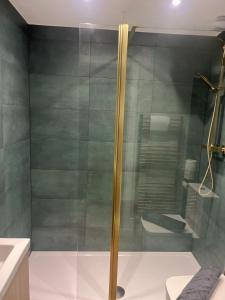 Luxury 5BR Headingley Home for 11 Guests Parking