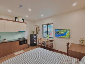 2Serene Studio Modern Comfort in Local Alley