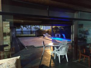 Casa Pé Na Areia Vista Mar - Toninhas - Ubatuba