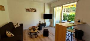 T2 150m from the beach