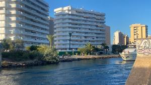 Beachfront 2BR Apartment with Pool, Sea View and Free Parking