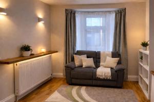 The Dunbar Retreat - Modern Southsea Stay with Parking