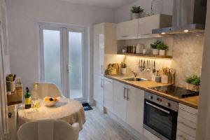 The Dunbar Retreat - Modern Southsea Stay with Parking