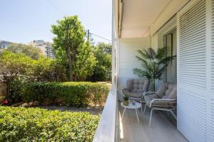 Mēne - Seafront Glyfada Apartment