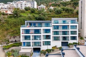 Velaris Apartments