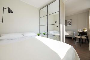 Cozy & Modern Studio Close to the City Center by Noclegi Renters