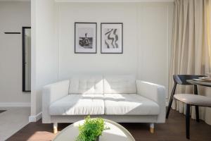 Cozy & Modern Studio Close to the City Center by Noclegi Renters