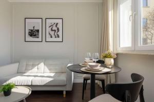 Cozy & Modern Studio Close to the City Center by Noclegi Renters