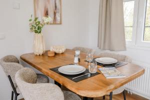 Luxe chalet aan het meer in Zeeland 4 pers VP108