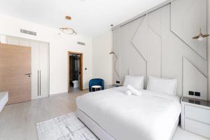 Luxurious 1 Bedroom Retreat with pool gym and game