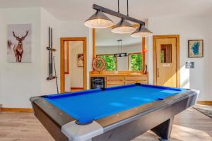 Luxury Truckee Retreat with Hot Tub and Sauna