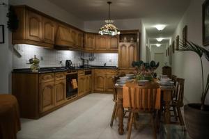 Manor Court Luxury Apartment