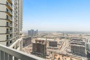 Spacious 2BR in The Crest with pool and gym