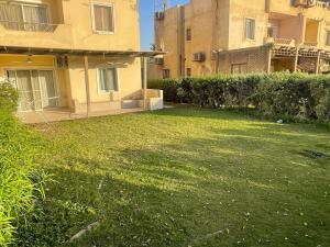 Shaleh for rent ground floor in stella de mari