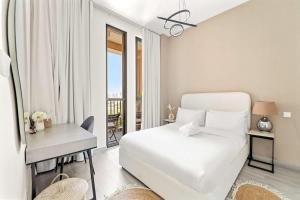 Stylish 1BR in Production City with pool and gym