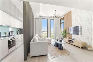 Stylish 1BR in Production City with pool and gym