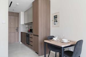 Bright studio in Arjan with pool gym and parking