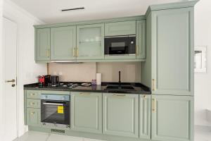 Stylish Stay in Arjan in New Building with Pool