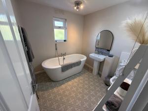 Spacious modern detached house in eye near A140 in the town centre