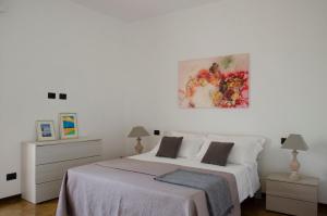 Seafront Villa with Private Access to the Sea 3 Bedrooms, 3 Bathrooms, private Garden BAIA DELLE SIRENE