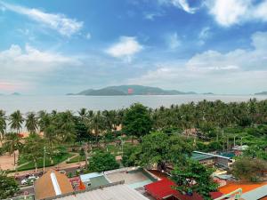 Premier deluxe twin Titan Hotel-1min to beach