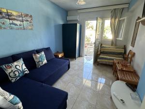 Blue Dolphins 2 bedroomed house with court yard
