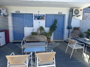 Blue Dolphins 2 bedroomed house with court yard