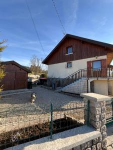 Maison Vue Lac Saint-Point 2 Appartements & Jardin