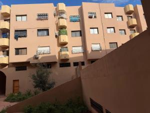 Modern Apartment 9 Min from Airport & Secure