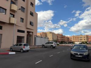 Modern Apartment 9 Min from Airport & Secure