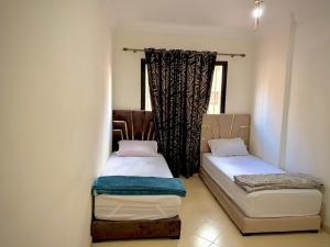 Modern Apartment 9 Min from Airport & Secure