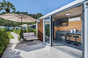 APPLE HOUSE PHUKET Poolside Nomad Cabin near Surin Beach
