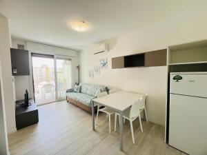 Bright apartment 150m from the beach