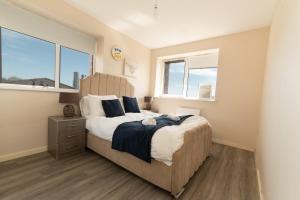 Top Floor Apartment, MediaCity, Free Parking