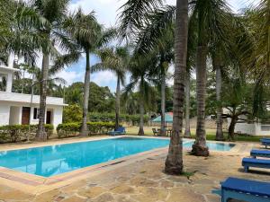 Royal Palms Apartments Unit 4A - Spacious 2-Bedroom Apartment