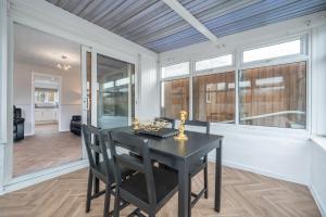 5 BR House Ideal for Contractors & Free Parking