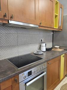 Apartment with Large Veranda 12min Center 10min Beach
