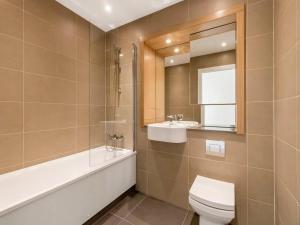 Entire 2 bed, 2 bath near Canning Town & River