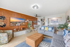 Ocean View Modern Condo w Pool and Hot Tub