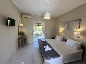 Kondarinis Sea View Studios - Close to the beach, by ZanteWize