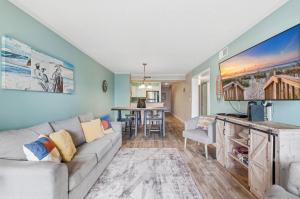 Sweet Caroline Remodeled with Partial Ocean View and Oceanfront Pool
