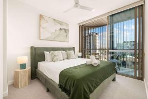 Brand New 3BR Apartment 2 Carparks City View