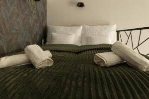 Downtown Studios 2 - City Hideaway